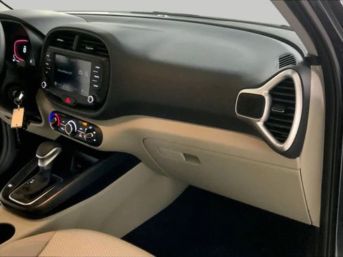 Used 2025 Kia Soul LX w/ LX Technology Package FWD image 18
