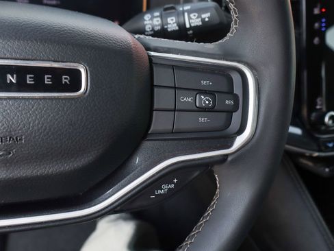 Used 2023 Jeep Wagoneer 4WD w/ Premium Group I image 26