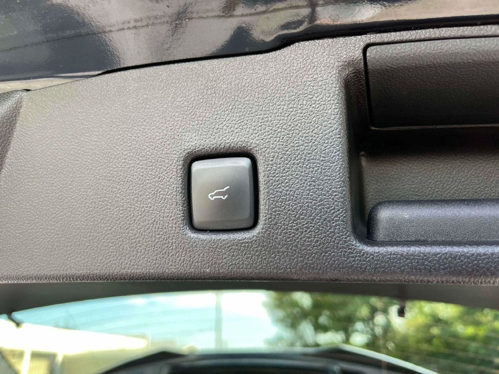 Used 2025 Ford Escape ST-Line Select AWD/4WD image 18