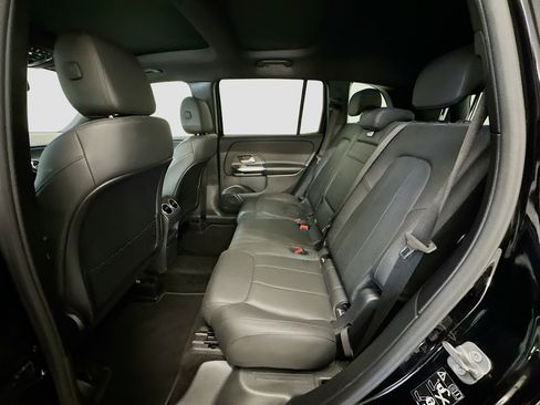 Used 2025 Mercedes-Benz GLB 250 4MATIC image 29
