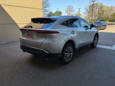 Used 2021 Toyota Venza XLE w/ Carpet Mat Package (TMS) image 6