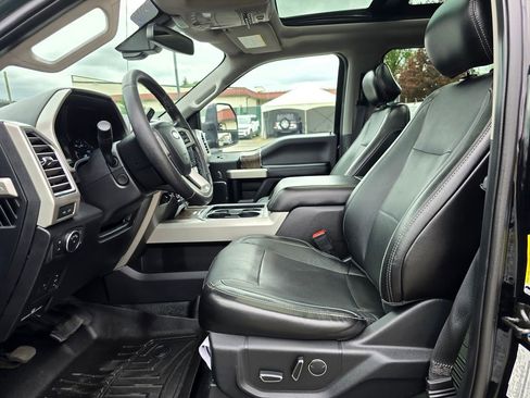 Used 2017 Ford F250 Lariat w/ Lariat Ultimate Package AWD/4WD image 19