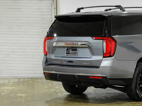 Used 2022 GMC Yukon XL SLT w/ SLT Premium Package image 11