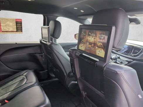 Used 2019 Chrysler Pacifica Touring-L Plus w/ Advanced Safetytec Group image 19