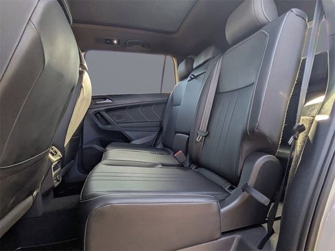 Used 2023 Volkswagen Tiguan SE R-Line image 13