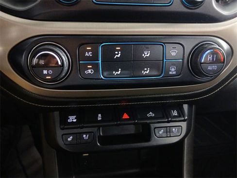 Used 2018 GMC Canyon Denali image 14