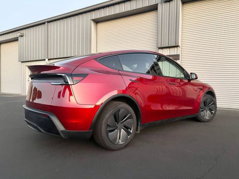 Used 2026 Tesla Model Y Long Range RWD image 8