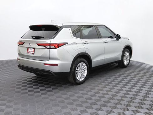 Used 2023 Mitsubishi Outlander ES AWD/4WD image 8