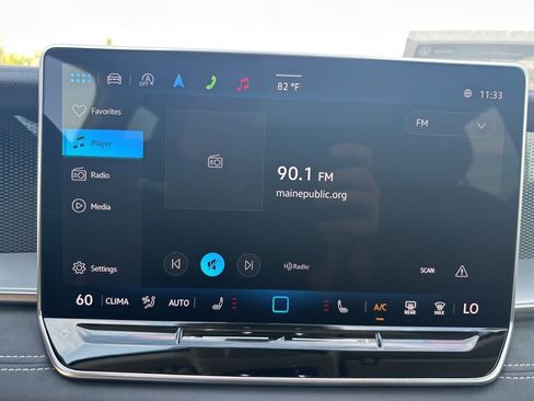 New 2025 Volkswagen Tiguan SE image 17