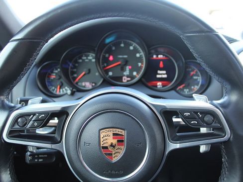Used 2018 Porsche Cayenne Platinum Edition image 31