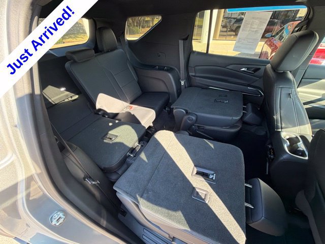 Used 2025 Chevrolet Traverse High Country FWD image 40
