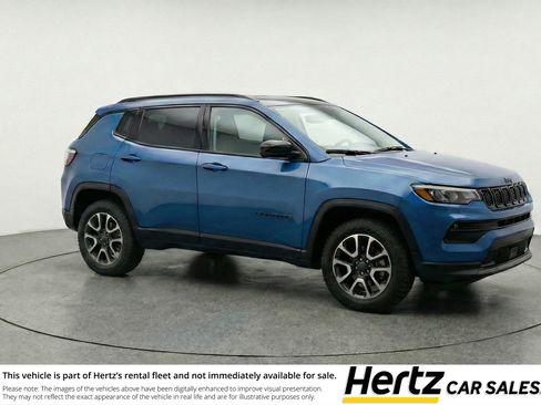 Used 2025 Jeep Compass Trailhawk image 1