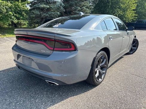 Used 2017 Dodge Charger SXT w/ Rallye Group RWD image 3