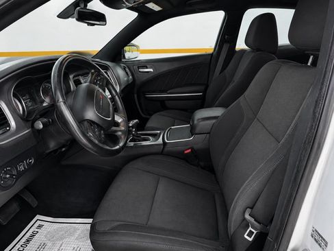 Used 2019 Dodge Charger SXT RWD image 13
