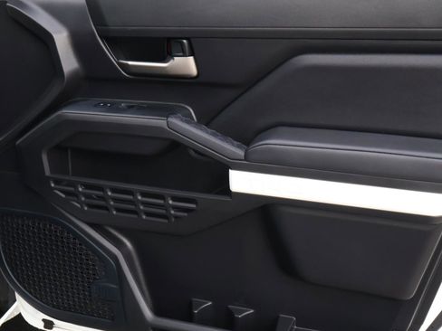 Used 2024 Toyota Tacoma TRD Sport w/ TRD Sport Upgrade Package image 16