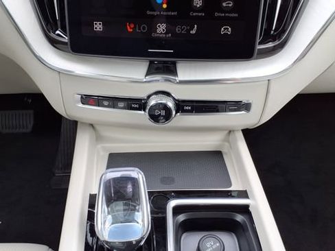 New 2026 Volvo XC60 B5 Ultra w/ Climate Package image 24