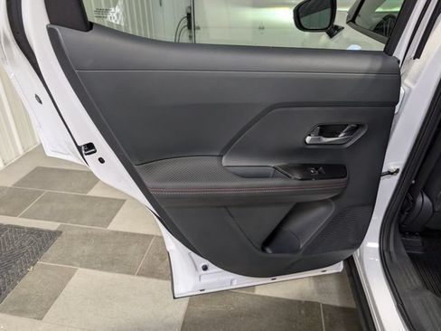Used 2025 Nissan Kicks SR w/ SR Premium Package AWD/4WD image 9