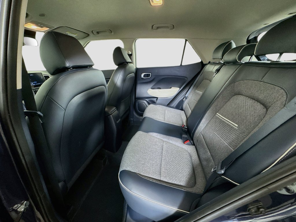 Used 2022 Hyundai Venue Limited FWD image 26