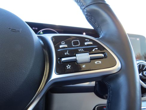 Used 2022 Mercedes-Benz GLB 250 4MATIC image 21