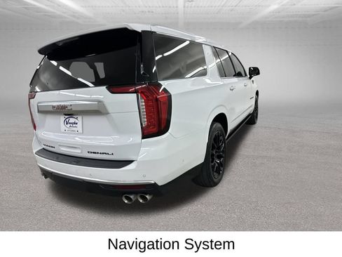 Used 2023 GMC Yukon XL Denali w/ Advanced Technology Package AWD/4WD image 15