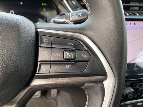 Used 2023 Jeep Grand Cherokee 30th Anniversary AWD/4WD image 21