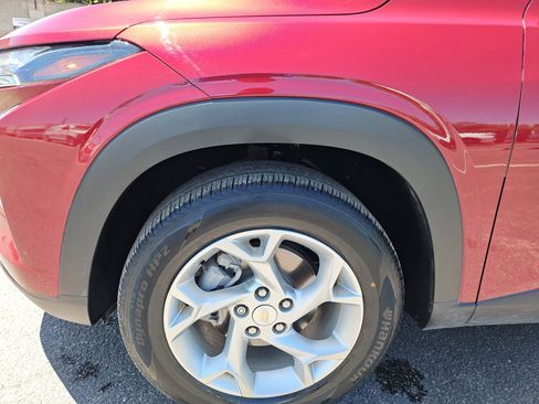 Used 2025 Chevrolet Trax LS w/ LS Convenience Package FWD image 10