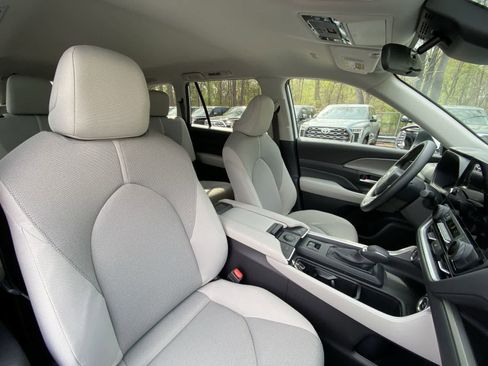 Certified 2025 Toyota Grand Highlander FWD image 25