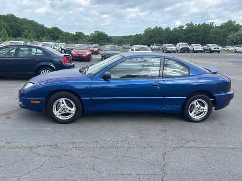 Used 2004 Pontiac Sunfire Coupe w/ 1SB Preferred Equipment Group FWD image 1