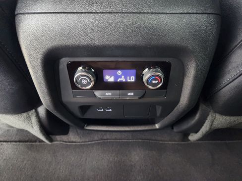 Used 2026 Chevrolet Traverse LT FWD image 32