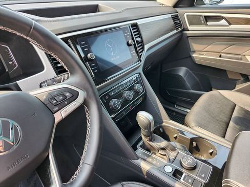 Certified 2023 Volkswagen Atlas SE w/ Panoramic Sunroof Package image 14