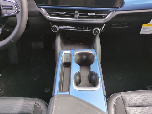 New 2026 Chevrolet Equinox EV LT image 17