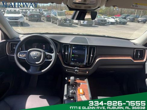 Used 2023 Volvo XC60 B5 Plus image 15