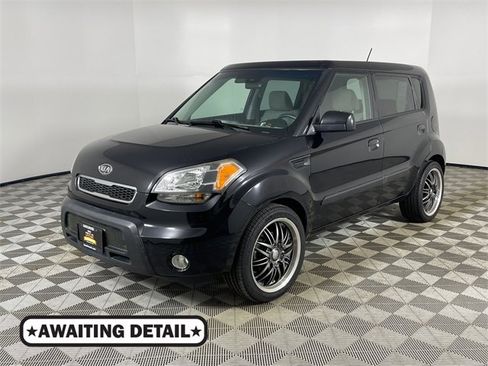 Used 2010 Kia Soul ! image 1