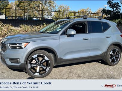 Used 2021 Volvo XC40 T5 Momentum w/ Premium Package
