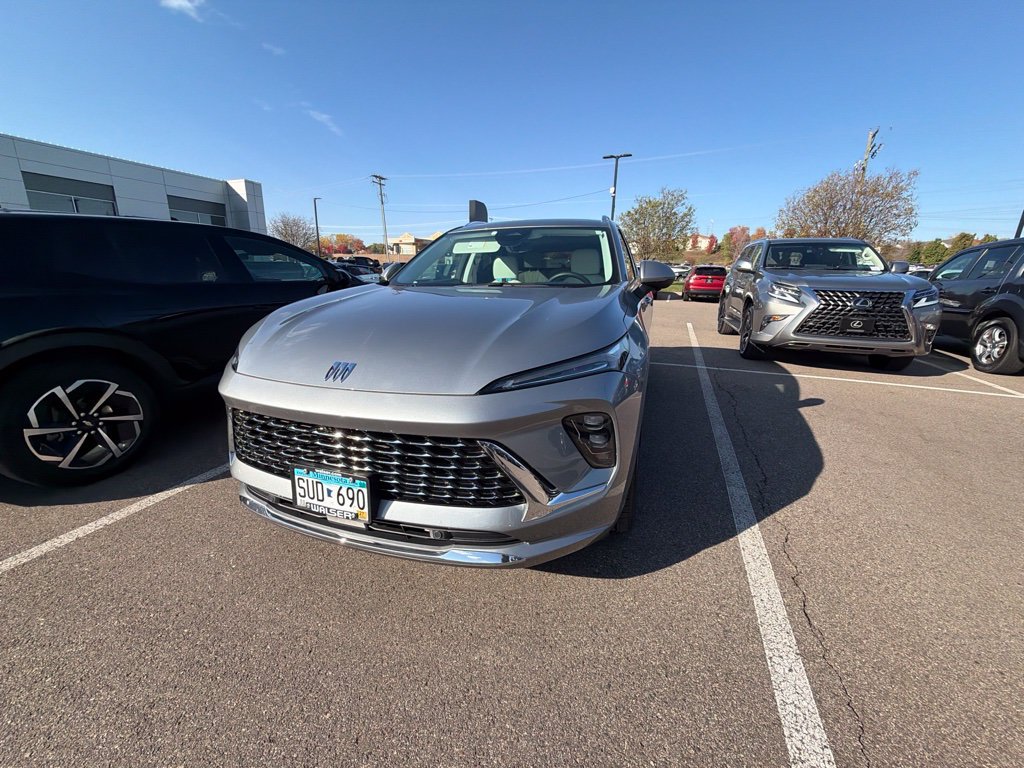 Used 2024 Buick Envision Avenir AWD/4WD image 2