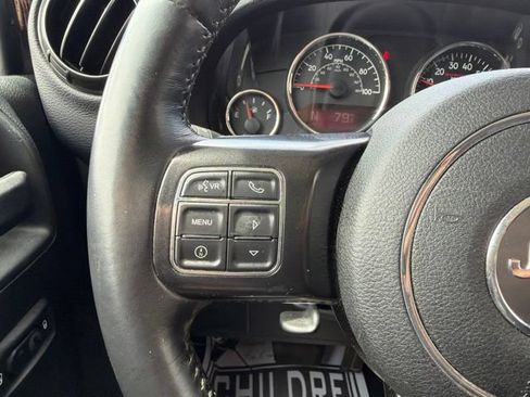 Used 2017 Jeep Wrangler Unlimited Rubicon AWD/4WD image 18