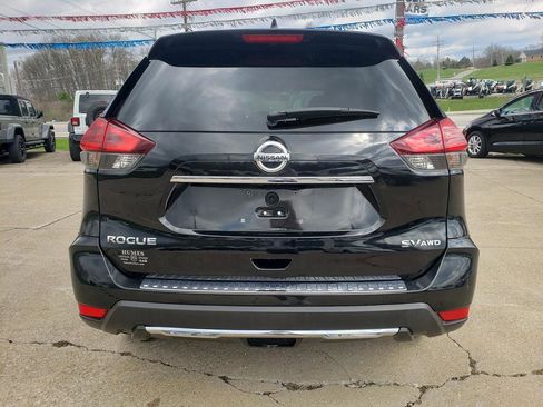 Used 2018 Nissan Rogue SV w/ Premium Package image 4