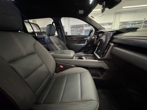 Used 2024 GMC Acadia AT4 image 29