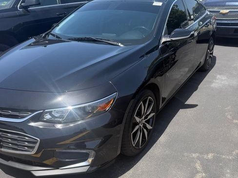 Used 2018 Chevrolet Malibu LT w/ Leather Package FWD image 4