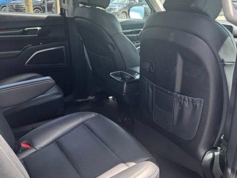 Used 2025 Kia Telluride S FWD image 11