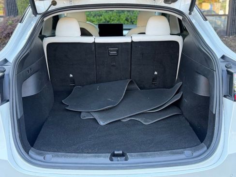 Used 2021 Tesla Model Y Long Range image 18