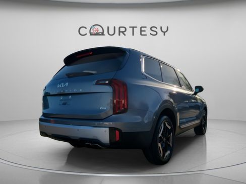 Used 2024 Kia Telluride S image 4