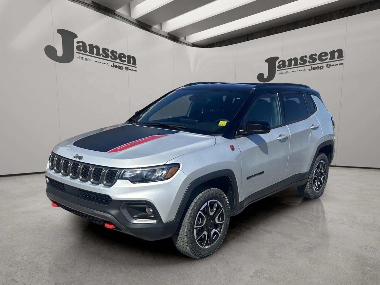 Used 2025 Jeep Compass Trailhawk AWD/4WD image 8