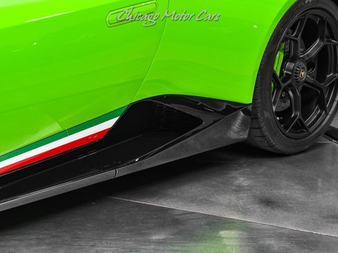 Used 2018 Lamborghini Huracan Performante AWD/4WD image 31