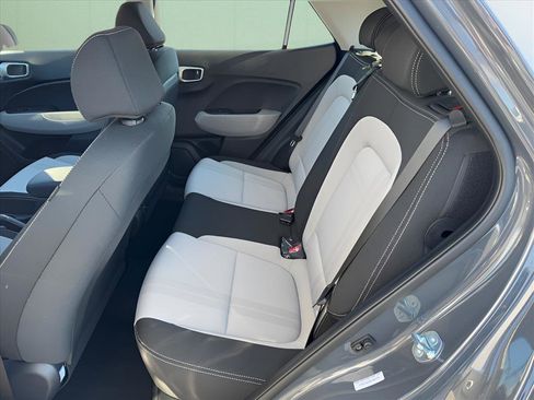 Certified 2025 Hyundai Venue SEL image 5