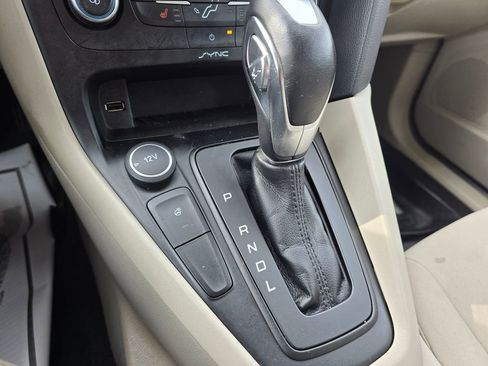 Used 2015 Ford Focus SE w/ SE Cold Weather Package image 19