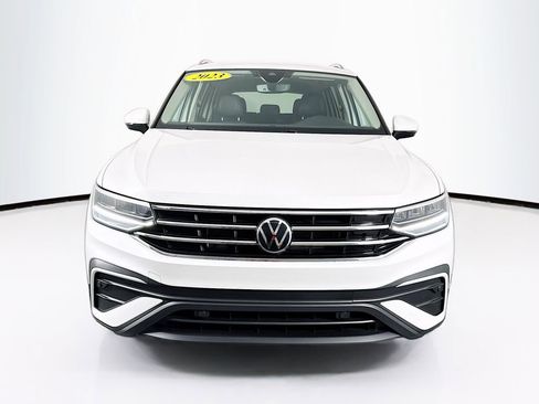 Used 2023 Volkswagen Tiguan SE image 2