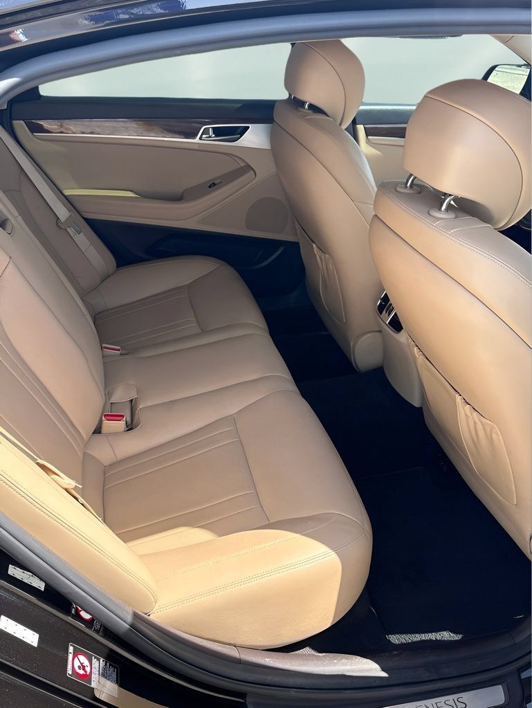 Used 2018 Genesis G80 3.8 RWD image 17