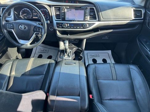 Used 2018 Toyota Highlander SE image 11