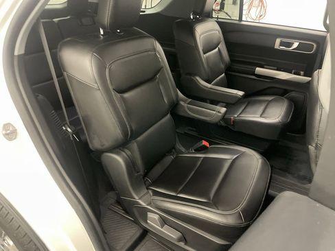 Used 2022 Ford Explorer XLT w/ Equipment Group 202A image 20